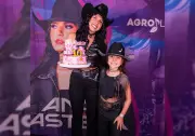 Ana Castela surpreende fã mirim com festa de aniversário no camarim em SP
