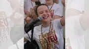 Após retiro religioso, Maiara canta em missa no interior de São Paulo