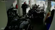 Assalto a concessionária de motos em Manaus é frustrado por funcionários