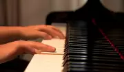 Aulas de música ajudam crianças a reduzir tempo em telas