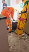 Bombeiros atuam em prédio atingido por avião em BH; veja vídeo