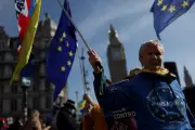 Brexit: dez anos após referendo, volta à UE volta ao centro do debate no Reino Unido