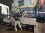 Caminhoneiro preso com 2,3 toneladas de maconha na BR-277 no Paraná