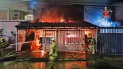 Caminhonetes pegam fogo em garagem no Riacho Fundo II, no DF