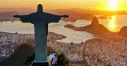 Casal venezuelano preso por injúria racial no Cristo Redentor no Rio