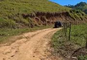 Cinco criminosos armados invadem chácara e fazem reféns em Miraí