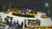 Câmara aprova projeto que libera disparo em massa de mensagens de candidatos