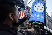 Coinbase demite 700 funcionários em reestruturação com foco em IA