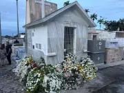 Corpo de apresentadora Thereza Madalena é sepultado em Campina Grande