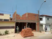 Cuidados com fiação elétrica: riscos de acidentes com objetos metálicos