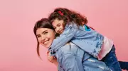 Cuidados com o cabelo: o que aprendemos com nossas mães e o que mudou