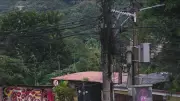 Disputa por controle de internet no Rio: criminosos ateiam fogo em lojas
