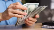 Dólar fecha em alta de 0,14% a R$ 4,919 com leilão de swap reverso do BC