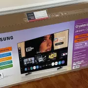 Dua Lipa processa Samsung por US$ 15 mi por uso de imagem em TVs