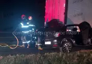 Duas mortes em colisão traseira entre carro e carreta na SP-318 em São Carlos
