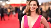 Emilia Clarke revela medo da morte após dois aneurismas cerebrais