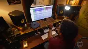 Estúdio na periferia de Salvador fatura R$ 80 mil por mês com música e empreendedorismo