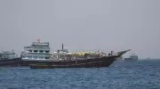 EUA afundam lanchas iranianas e guiam navios no Estreito de Ormuz