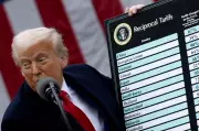 EUA: tribunal suspende decisão contra tarifa de 10% de Trump