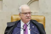 Fachin alerta para 'paisagem permanente' de crises nas democracias
