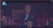 É #FAKE: imagem de Ancelotti dormindo em estádio foi gerada por IA