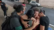 Faxineiras devolvem R$ 2,6 mil a aposentada que perdeu em São Carlos
