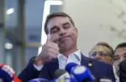 Flávio Bolsonaro critica embaixada por negar apoio em Washington