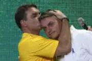 Flávio Bolsonaro enfrenta desconfiança mesmo com alta nas pesquisas