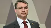 Flávio Bolsonaro nomeia Marcelão como coordenador de comunicação