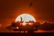 Guerra no Oriente Médio derruba estoques globais de petróleo em ritmo recorde