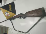 Homem entrega espingarda do irmão à PM em Santa Efigênia de Minas