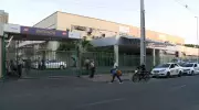 Homem invade casa com carro e ateia fogo em ex-esposa e sogra em Teresina