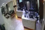 Homem nu agride recepcionistas após ser proibido de fumar em hotel de MS