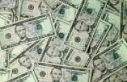 Ibovespa cai 1,80% e dólar sobe mais de 2% com cenário político brasileiro