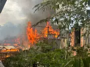 Incêndio de grandes proporções atinge casas no bairro São Jorge em Manaus