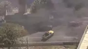 Incêndio em veículo sob viaduto bloqueia trânsito em São Paulo
