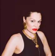 Jessie J celebra remissão do câncer de mama: 'Estou livre'