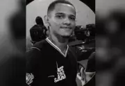 Jovem de 17 anos morre após carro cair em canal na BR-242, no Tocantins