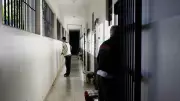 Madrasta e avó presas por morte de menino acorrentado em SP