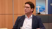 Mario Frias agradece Daniel Vorcaro por apoio a filme sobre Bolsonaro