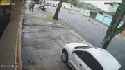Menina de 11 anos é assaltada por criminosos armados em Marechal Hermes, RJ