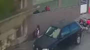 Menina de 11 anos escapa por pouco de muro que desabou em Esperança, PB