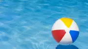 Menina de 11 anos morre jogada em piscina em 'brincadeira' em AL
