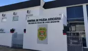 Motociclista morre após tentar ultrapassar carro e bater em guia em Rinópolis