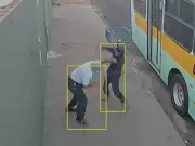 Motorista de ônibus escolar de 71 anos é agredido por ciclista em Araraquara
