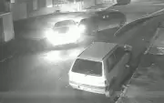 Motorista embriagado bate em dois carros, tenta fugir e é preso em Botucatu