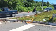 Motorista morre após bater carro em mureta e atingir caminhão em Itaquaquecetuba