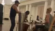 Músicos de Shakira ensaiam no Copacabana Palace antes de show no Rio