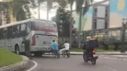 Multa de R$ 600 para quem pegar 'rabeira' em ônibus começa em Curitiba