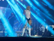 Pabllo Vittar lota praça em Belém com show gratuito de 10 anos de carreira